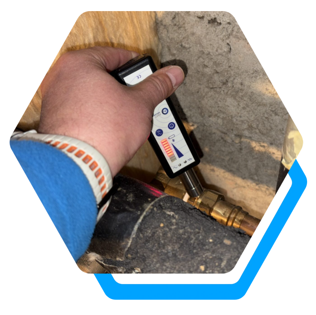 Messwerkzeug in der Nähe des Rohrleitungssystems